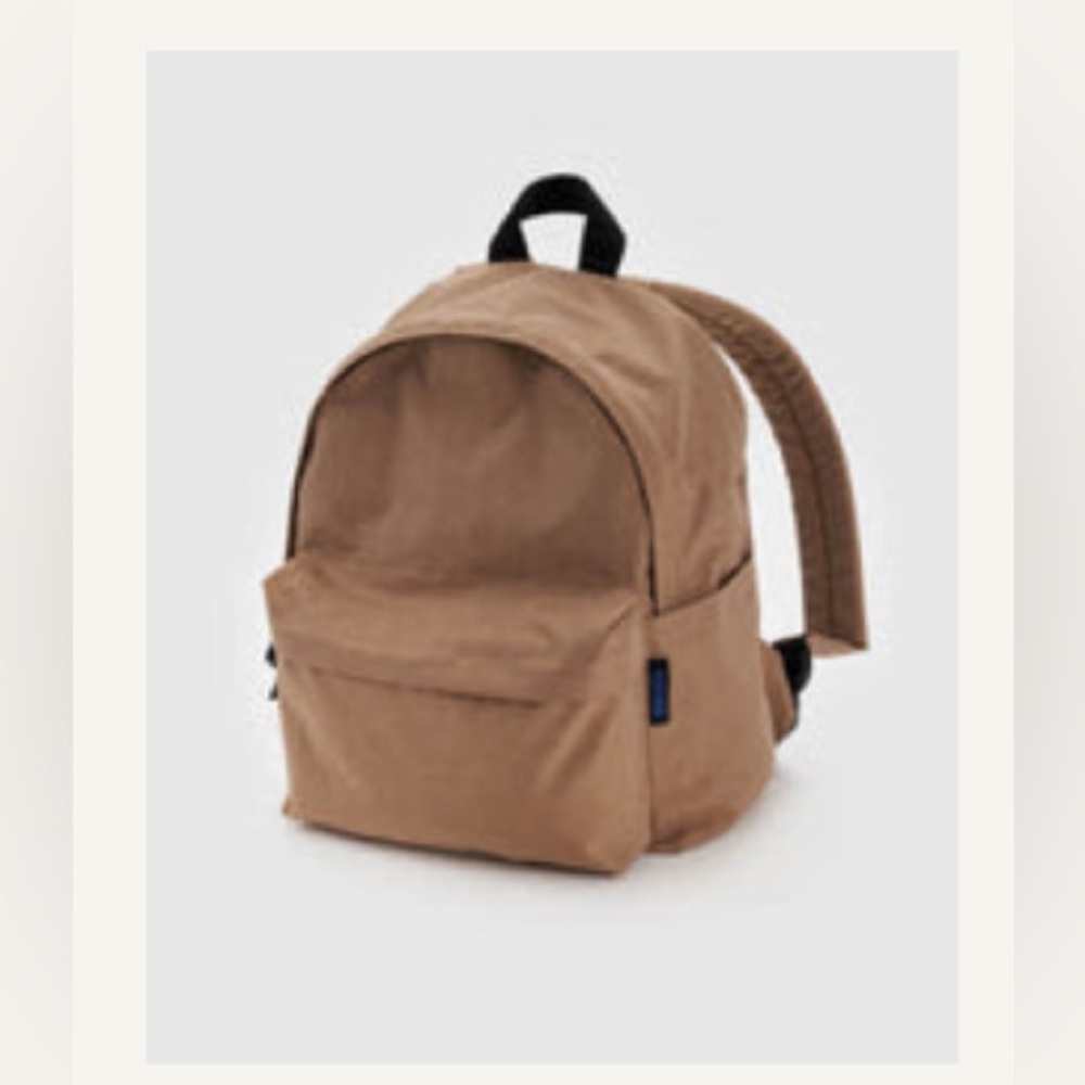 Baggu Medium Nylon Backpack in Cocoa (tan/light brown)